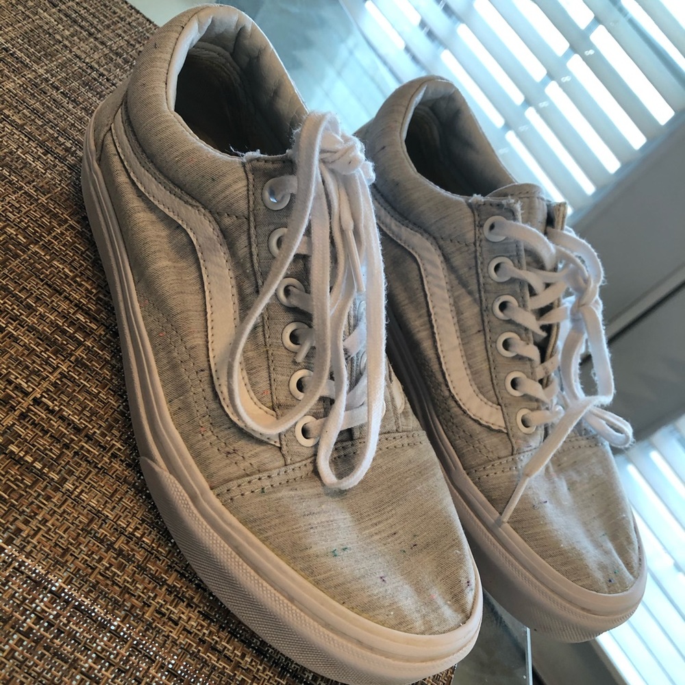 SOLD 💚👟🛍6.5  VANS SHOES IN GRAY COLOR👟💕